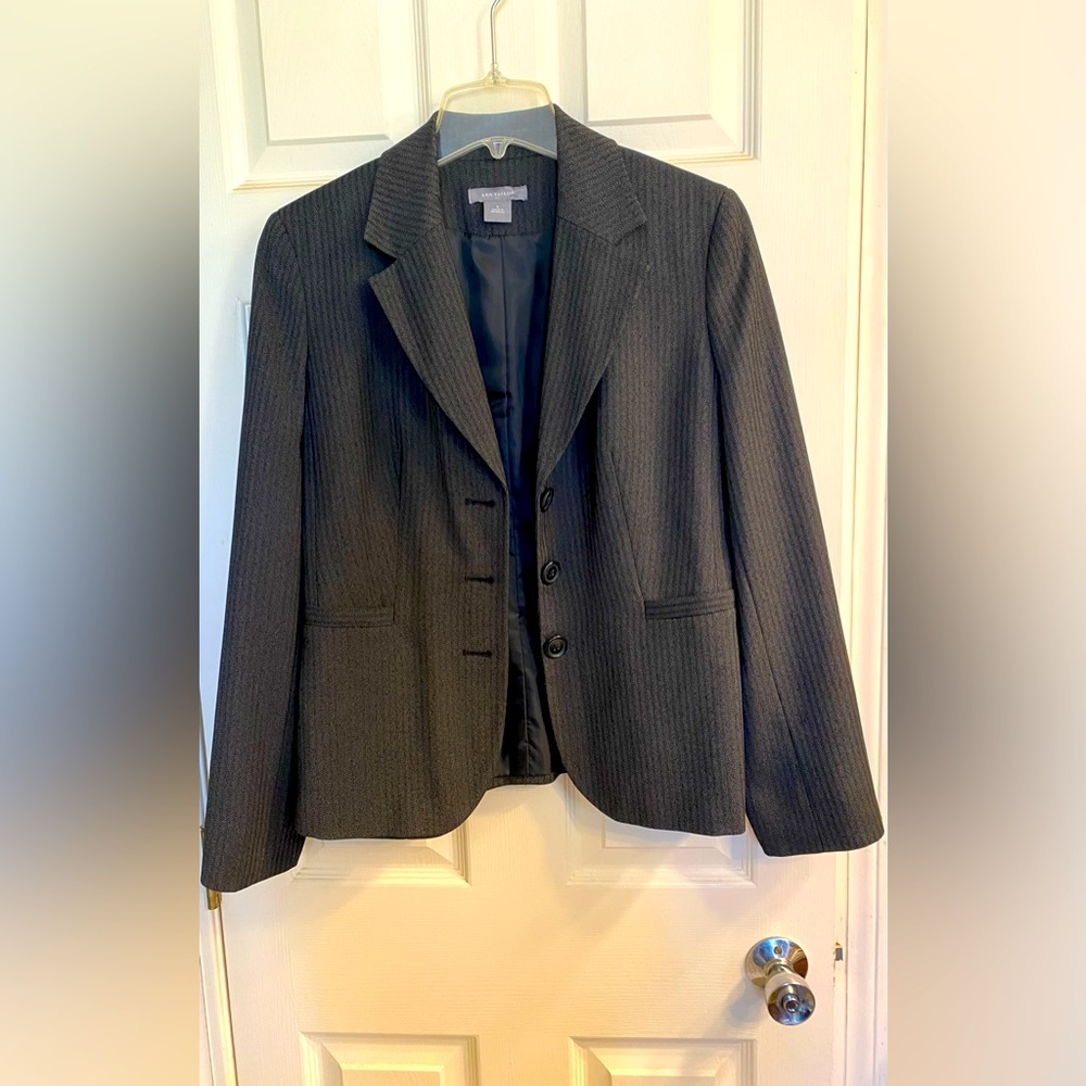 Ann Taylor Women’s size 4 grey suit jacket